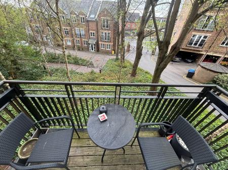 2 bedroom Flat to let in Caversham Place, Sutton Coldfield, Sutton Coldfield, B73