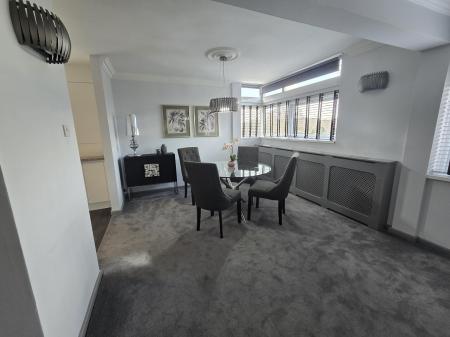 3 bedroom Apartment to let in Monmouth Drive, Sutton Coldfield, Sutton Coldfield, B73