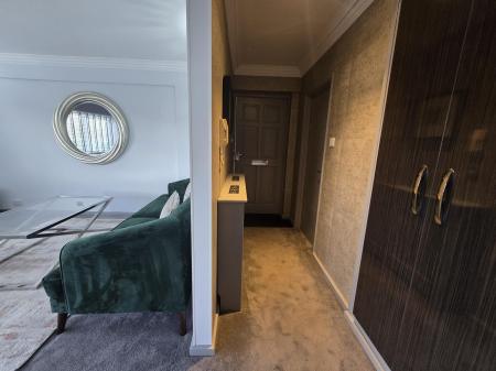 3 bedroom Apartment to let in Monmouth Drive, Sutton Coldfield, Sutton Coldfield, B73