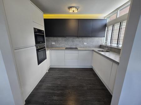 3 bedroom Apartment to let in Monmouth Drive, Sutton Coldfield, Sutton Coldfield, B73