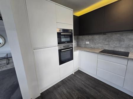 3 bedroom Apartment to let in Monmouth Drive, Sutton Coldfield, Sutton Coldfield, B73