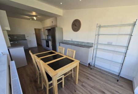 4 bedroom Semi-detached house to let in Boldmere Road, Boldmere, Sutton Coldfield, B73