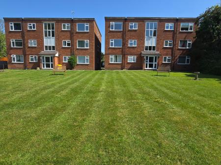 2 bedroom Flat to let in 192 Birmingham Road, Wylde Green, Sutton Coldfield, B72