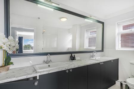 2 bedroom Flat to let in 192 Birmingham Road, Wylde Green, Sutton Coldfield, B72