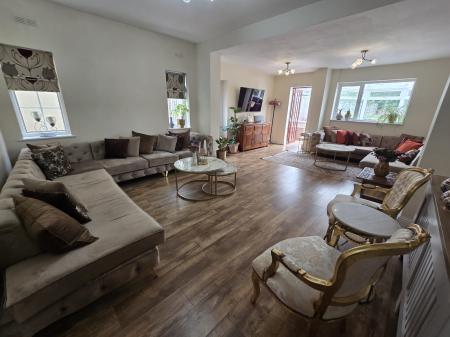 4 bedroom Detached house to let in College Road, Sutton Coldfield, Sutton Coldfield, B73