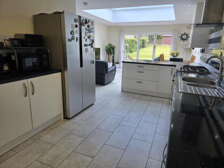 3 bedroom Semi-detached house to let in Harcourt Drive, Four Oaks, Sutton Coldfield, B74