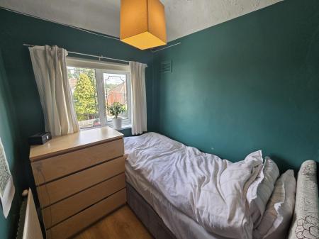 3 bedroom Semi-detached house to let in Harcourt Drive, Four Oaks, Sutton Coldfield, B74