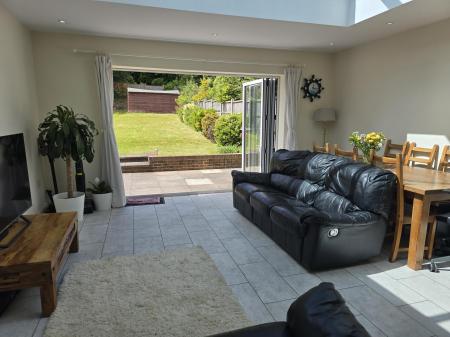 3 bedroom Semi-detached house to let in Harcourt Drive, Four Oaks, Sutton Coldfield, B74