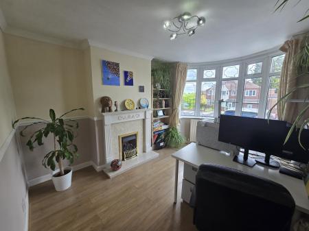 3 bedroom Semi-detached house to let in Harcourt Drive, Four Oaks, Sutton Coldfield, B74