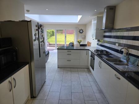 3 bedroom Semi-detached house to let in Harcourt Drive, Four Oaks, Sutton Coldfield, B74