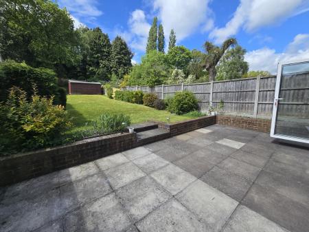 3 bedroom Semi-detached house to let in Harcourt Drive, Four Oaks, Sutton Coldfield, B74