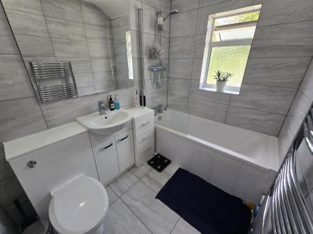 3 bedroom Semi-detached house to let in Harcourt Drive, Four Oaks, Sutton Coldfield, B74