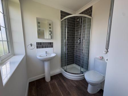 2 bedroom Flat to let in Walsall Road, Four Oaks, Sutton Coldfield, B74