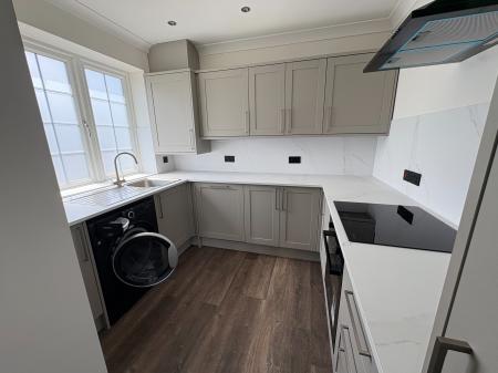 2 bedroom Flat to let in Walsall Road, Four Oaks, Sutton Coldfield, B74