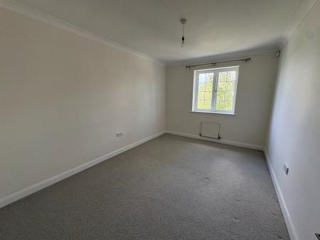 2 bedroom Flat to let in Walsall Road, Four Oaks, Sutton Coldfield, B74