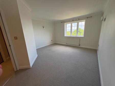 2 bedroom Flat to let in Walsall Road, Four Oaks, Sutton Coldfield, B74