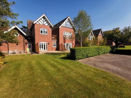 2 bedroom Flat to let in Lichfield Road, Sutton Coldfield, B74