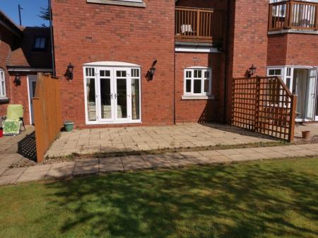 2 bedroom Flat to let in Lichfield Road, Sutton Coldfield, B74