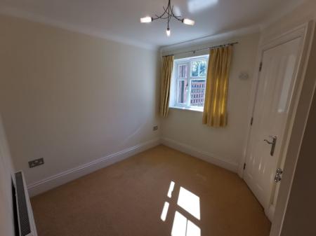 2 bedroom Flat to let in Lichfield Road, Sutton Coldfield, B74