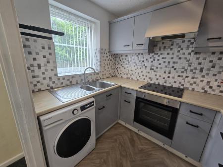 2 bedroom Flat to let in 59 Warwick Road, New Oscott, Sutton Coldfield, B73