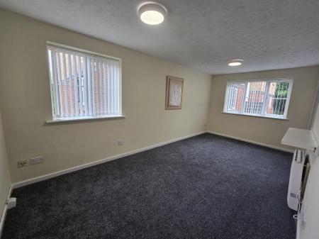 2 bedroom Flat to let in 59 Warwick Road, New Oscott, Sutton Coldfield, B73