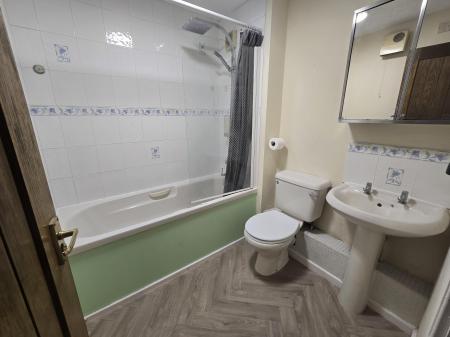 2 bedroom Flat to let in 59 Warwick Road, New Oscott, Sutton Coldfield, B73