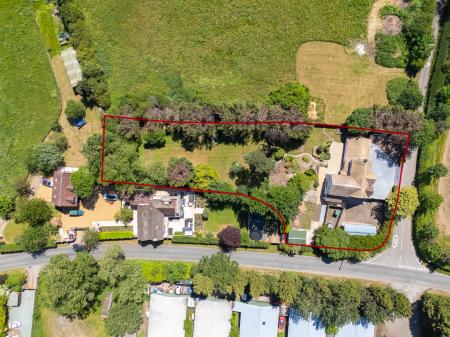 4 bedroom Detached house to let in Bulls Lane, Sutton Coldfield, B76