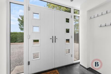 4 bedroom Detached house to let in Bulls Lane, Sutton Coldfield, B76