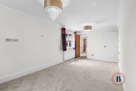 4 bedroom Detached house to let in Bulls Lane, Sutton Coldfield, B76