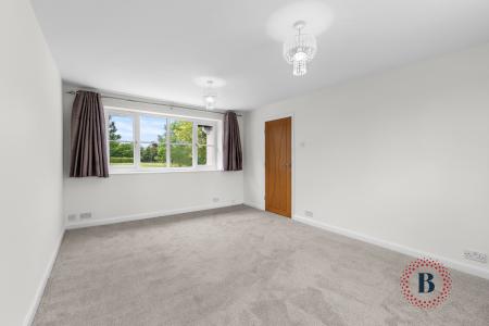 4 bedroom Detached house to let in Bulls Lane, Sutton Coldfield, B76