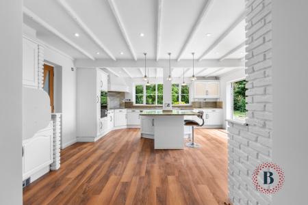 4 bedroom Detached house to let in Bulls Lane, Sutton Coldfield, B76