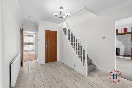 4 bedroom Detached house to let in Bulls Lane, Sutton Coldfield, B76