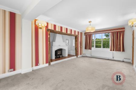 4 bedroom Detached house to let in Bulls Lane, Sutton Coldfield, B76
