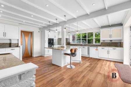 4 bedroom Detached house to let in Bulls Lane, Sutton Coldfield, B76