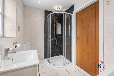 4 bedroom Detached house to let in Bulls Lane, Sutton Coldfield, B76