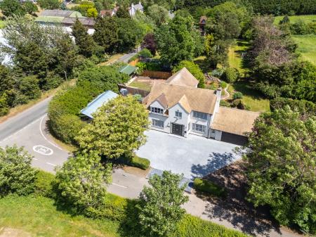 4 bedroom Detached house to let in Bulls Lane, Sutton Coldfield, B76