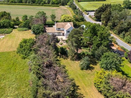 4 bedroom Detached house to let in Bulls Lane, Sutton Coldfield, B76