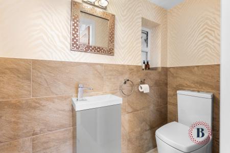 4 bedroom Detached house to let in Bulls Lane, Sutton Coldfield, B76