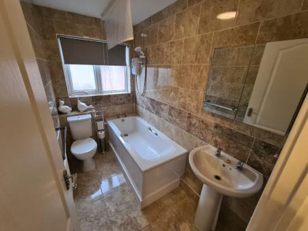 2 bedroom Semi-detached house to let in Crows Nest Close, Sutton Coldfield, B76