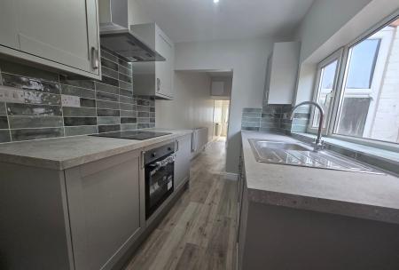 2 bedroom Terraced House to let in Riland Grove, Sutton Coldfield, Sutton Coldfield, B75
