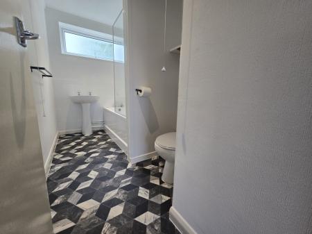 2 bedroom Flat to let in Moorfield Drive, Sutton Coldfield, Sutton Coldfield, B73