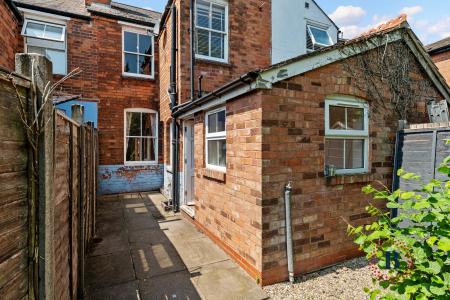 2 bedroom Terraced House for sale in Walmley Road, Walmley, Sutton Coldfield, B76