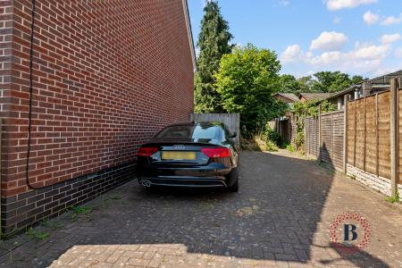 2 bedroom Terraced House for sale in Walmley Road, Walmley, Sutton Coldfield, B76