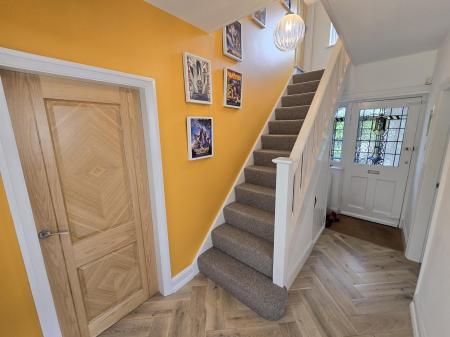 3 bedroom Detached house to let in Manor Hill, Sutton Coldfield, Sutton Coldfield, B73