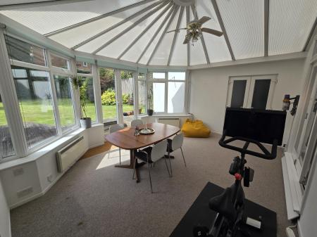 3 bedroom Detached house to let in Manor Hill, Sutton Coldfield, Sutton Coldfield, B73