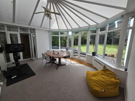 3 bedroom Detached house to let in Manor Hill, Sutton Coldfield, Sutton Coldfield, B73