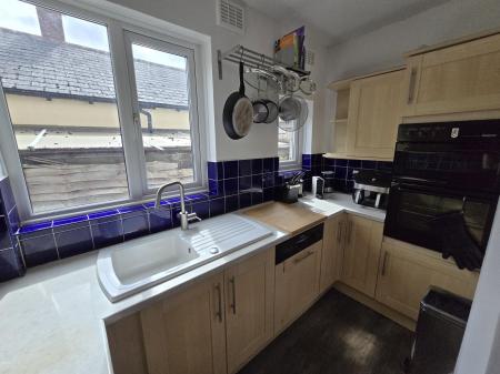 3 bedroom Detached house to let in Manor Hill, Sutton Coldfield, Sutton Coldfield, B73