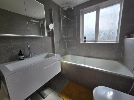 3 bedroom Detached house to let in Manor Hill, Sutton Coldfield, Sutton Coldfield, B73