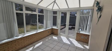 3 bedroom Detached house to let in Whitehouse Drive, Lichfield, WS13
