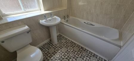 3 bedroom Detached house to let in Whitehouse Drive, Lichfield, WS13